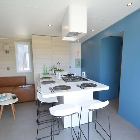 Holiday home Mobil-home Spacieux 6 Pers, 3 Ch, 2 Sdb, Proche - Fr-1-361a-98 Jullouville-les-Pins