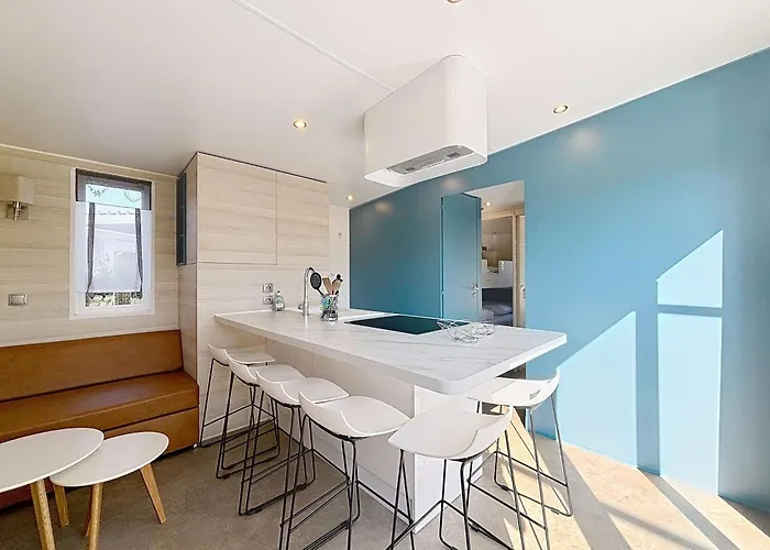 Mobil-home Spacieux 6 Pers, 3 Ch, 2 Sdb, Proche - Fr-1-361a-98 *