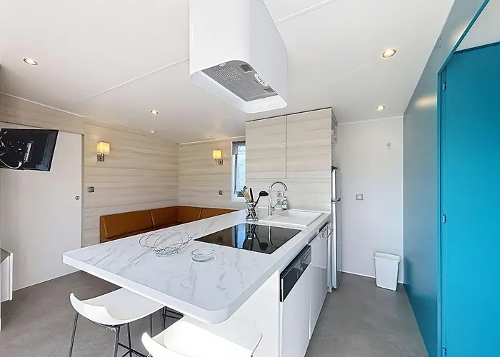 Mobil-home Spacieux 6 Pers, 3 Ch, 2 Sdb, Proche - Fr-1-361a-98 *